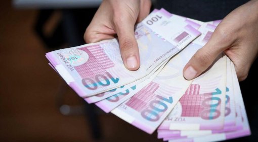 Azərbaycanda bu şəxslər iki min manatdan çox MAAŞ ALIR