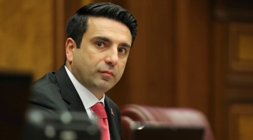 Simonyan Paşinyandan ayrıldı - Deputatlıqdan imtina etdi