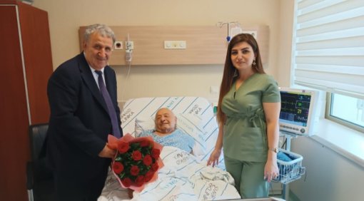 Ömər Eldarovun xəstəxanadan fotoları - Görün yanına kim getdi?