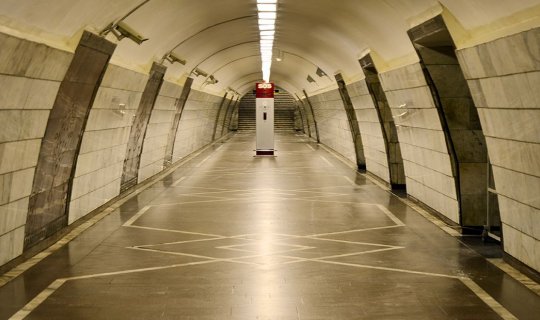 Metro bu stansiya üçün yarım milyonluq üzlük daşı alır