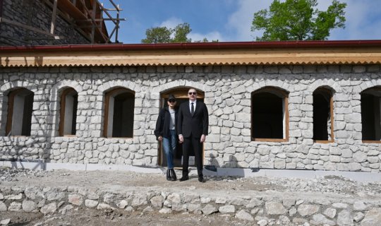 Prezident və xanımı Şuşada Üzeyir Hacıbəylinin ev-muzeyində aparılan bərpa işləri ilə tanış olublar
