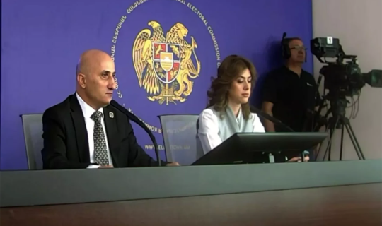 Ermənistanda iki seçki komissiyasının sədri saxlanılıb