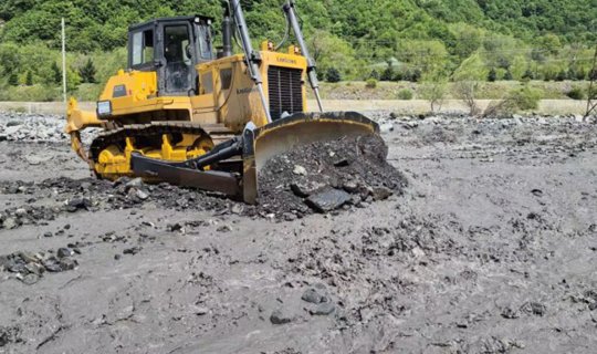 Sel Laza yolunu yararsız vəziyyətə saldı