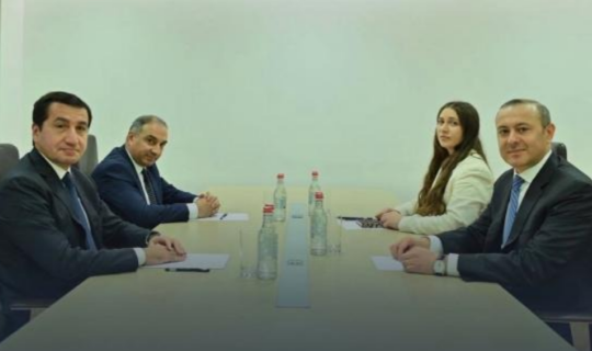 Hikmət Hacıyevin Ermənistan səfərinin şifrəsi: Bakının müəyyən etdiyi gündəlik