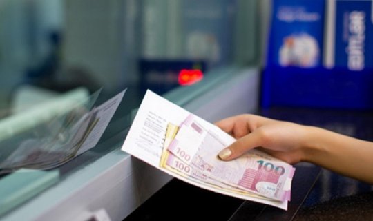Əhalinin banklardakı əmanətləri artıb