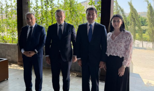 Hikmət Hacıyev Makronun müşaviri ilə görüşdü