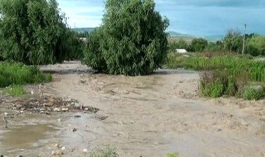 Balakəndə 43 yaşlı kişini sel apardı