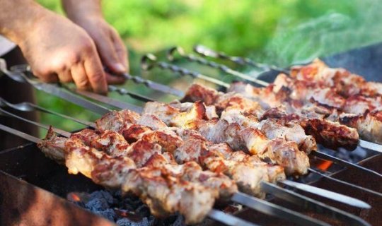 Müntəzəm kabab yeməyin&nbsp; üçün gizli təhlükələri açıqlanıb