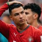 &ldquo;Gənclərə mane olur, kənara çəkilsin&rdquo; - Ronaldonu topa tutdu