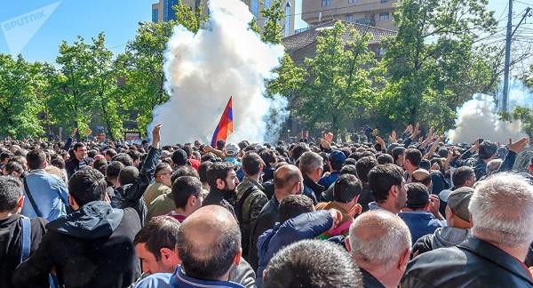 Ermənistanda mitinq başlayıb FOTO-VIDEO