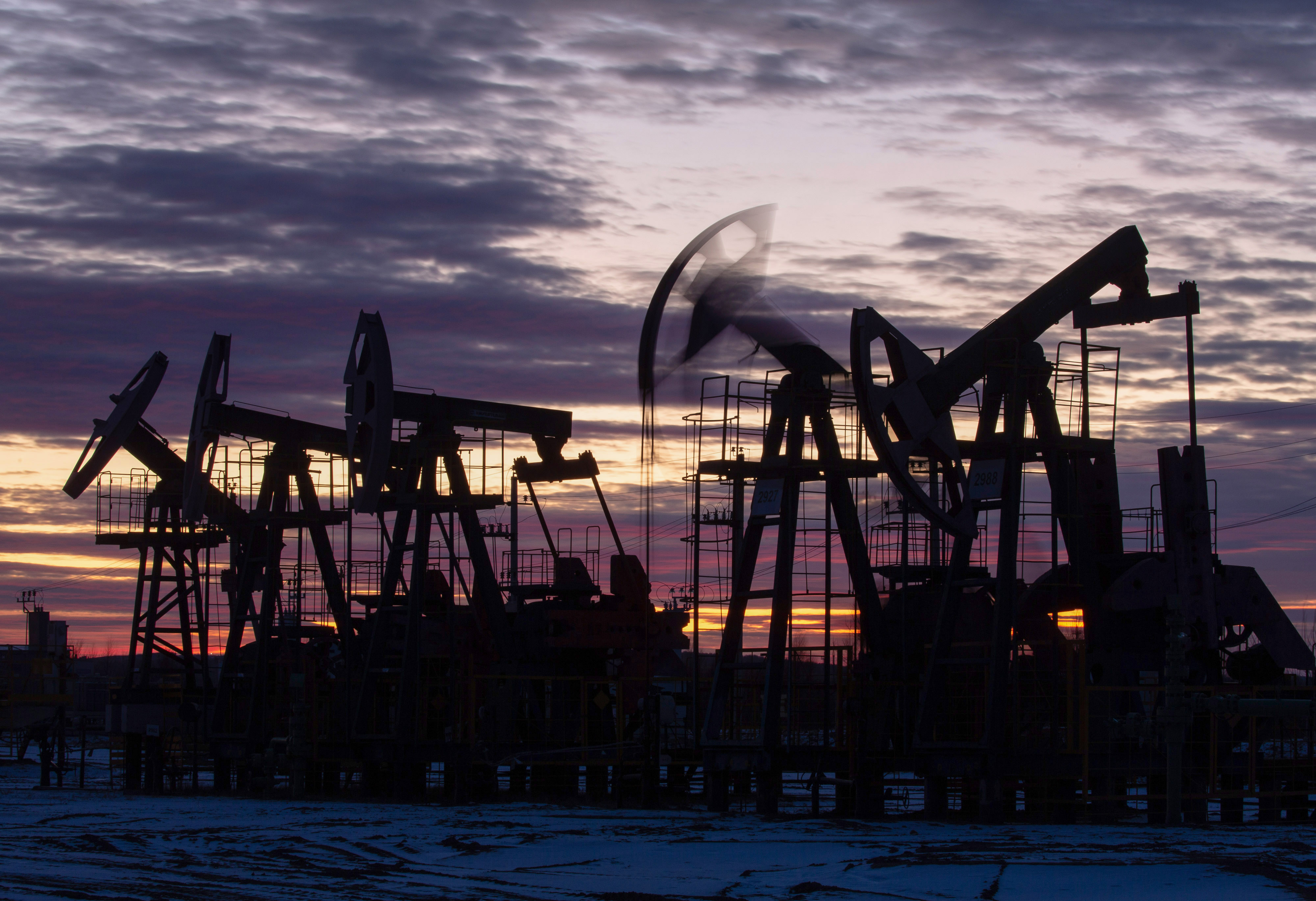 Саудовская аравия уголь. Добыча нефти. Добыча нефти в России. Нефть фото. Современная нефтедобыча.