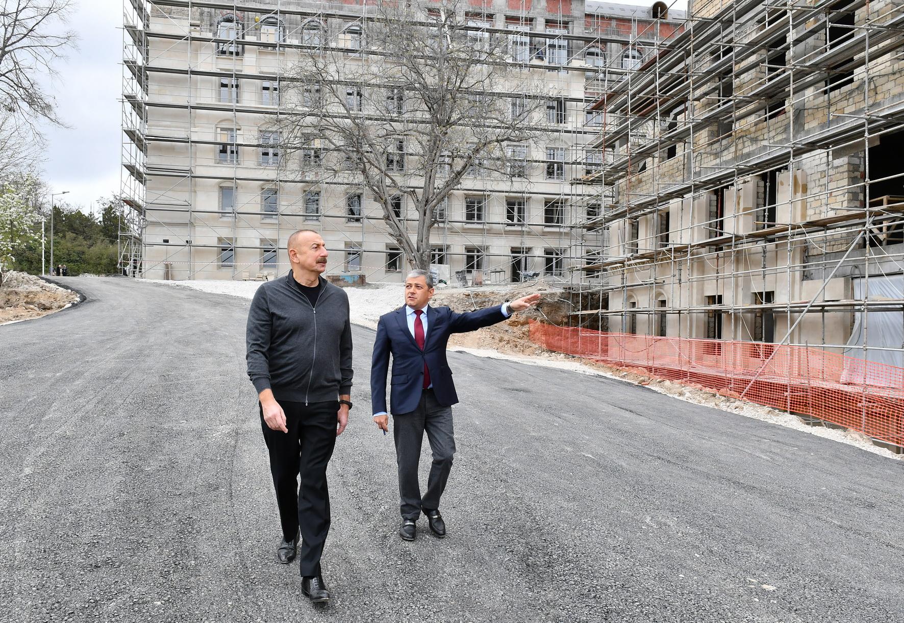 Prezident Şuşada inzibati binanın əsaslı təmiri ilə tanış oldu - FOTO
