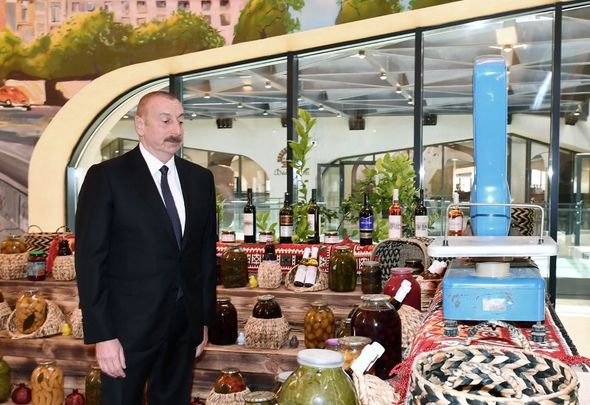 İlham Əliyev və Mehriban Əliyeva “Şərq Bazarı” kompleksinin açılışında - FOTO