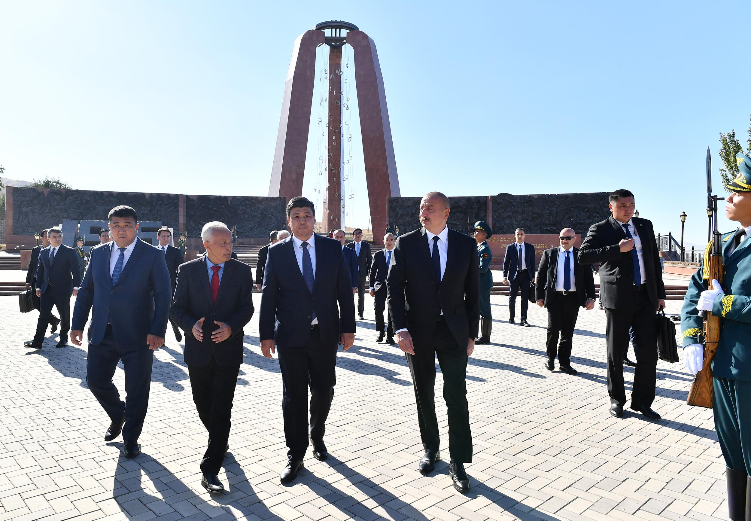 Prezident Bişkekdə “Ata-Beyit” Kompleksini ziyarət etdi - FOTO/VİDEO (YENİLƏNİB)