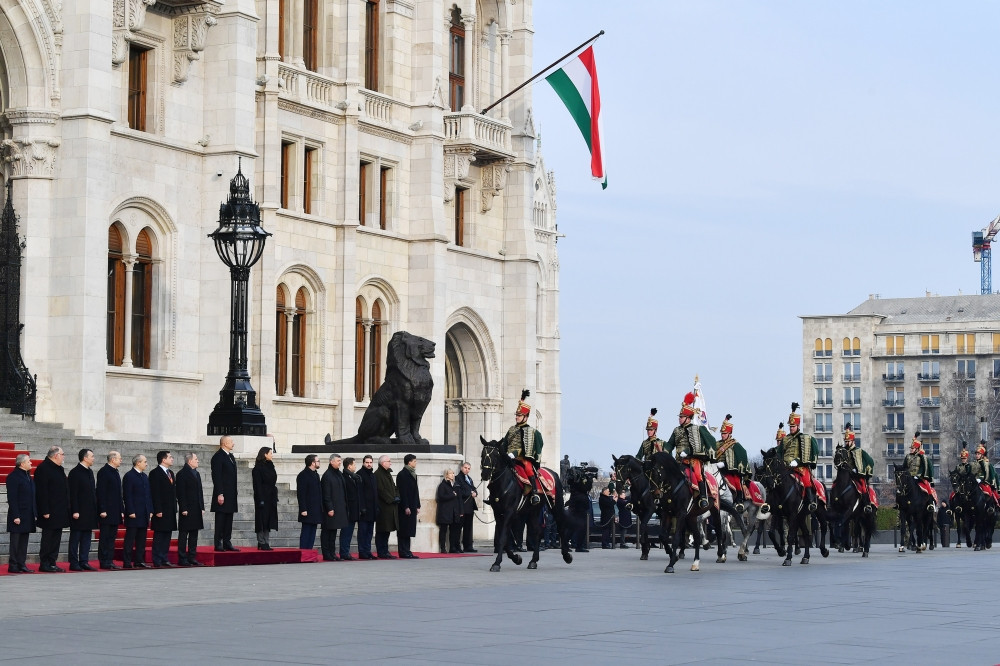 Budapeştdə Azərbaycan Prezidentinin rəsmi qarşılanma mərasimi olub - FOTO