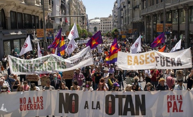 NATO-ya görə İspaniya QARIŞDI: 'Kapitalist barbarlığını dayandırın'