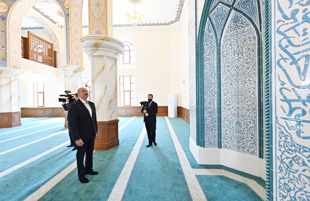 Prezident və birinci xanım məscidin açılışında - YENİLƏNİB (FOTOLAR)