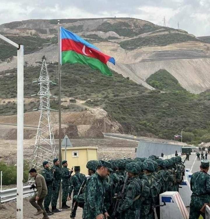 Yeni sərhəd-buraxılış məntəqəsində bayrağımız ucaldıldı - FOTO