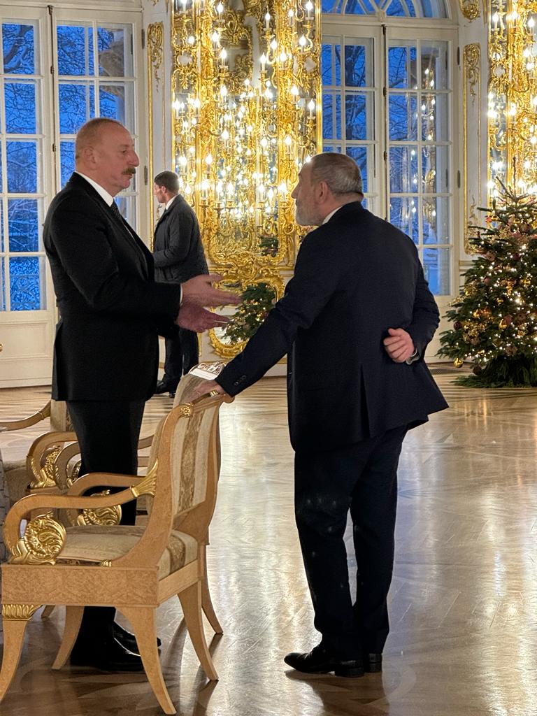 Prezident İlham Əliyev Paşinyanla sülh gündəliyini müzakirə edib - FOTO