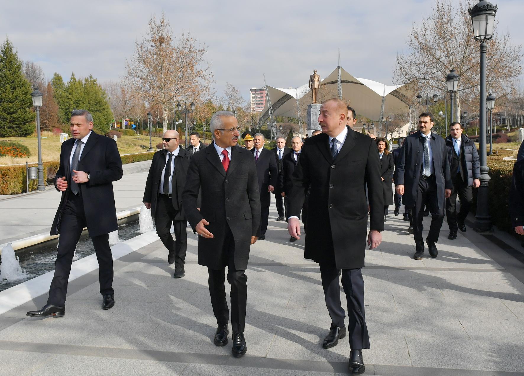 Prezident Ankarada Ulu Öndər Heydər Əliyevin abidəsini ziyarət edib - FOTO/YENİLƏNİB