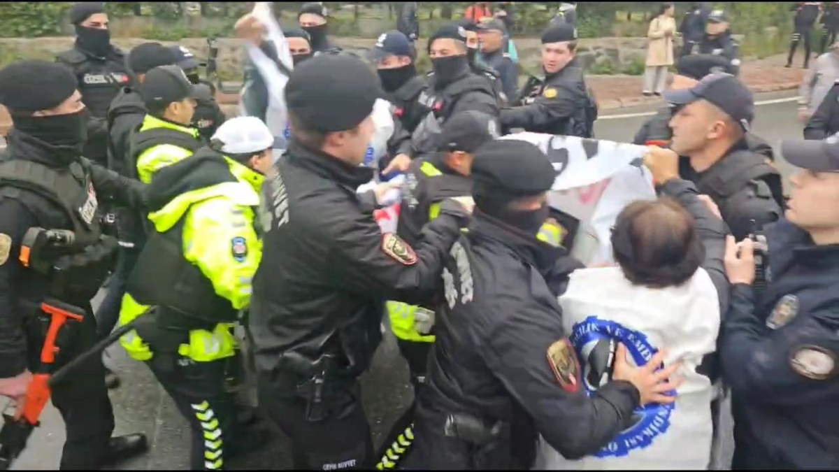 İstanbulda polislə aksiya iştirakçıları arasında toqquşma - VİDEO