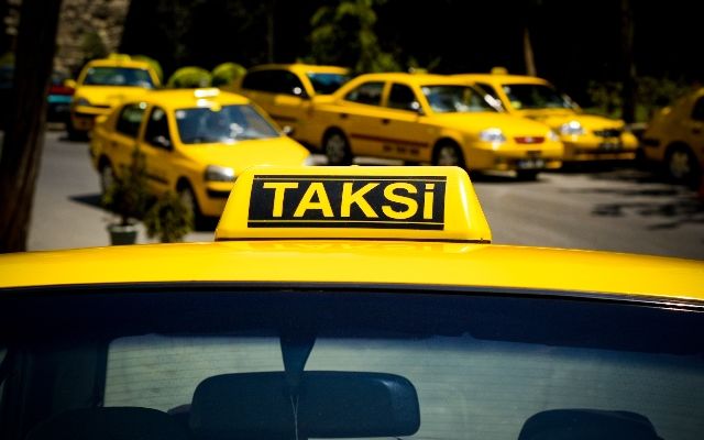 Taksi sürücülərinin nəzərinə: qiymətləndirmə 35 manat oldu