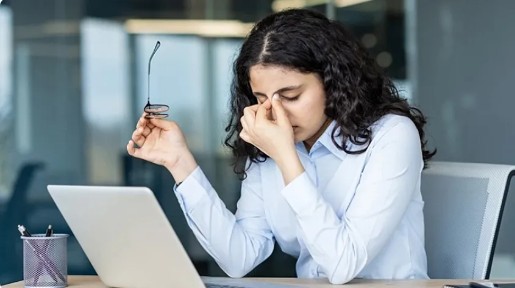 Karyerada 45 yaş baryeri: ChatGPT təcrübəli işçiləri silir?
