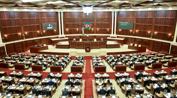 Milli Məclisin növbədənkənar sessiyasının ilk iclası başlayıb