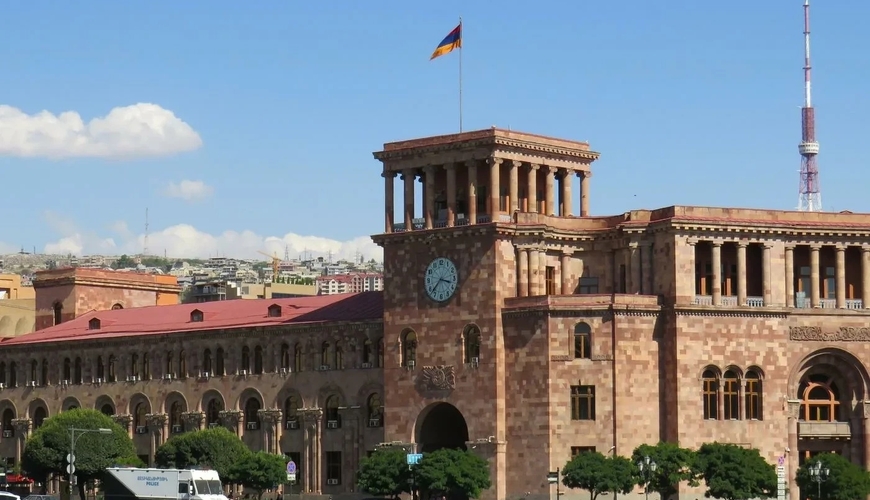 Fransa kəşfiyyatı İrəvanda: Paşinyanı qorumaq üçün...