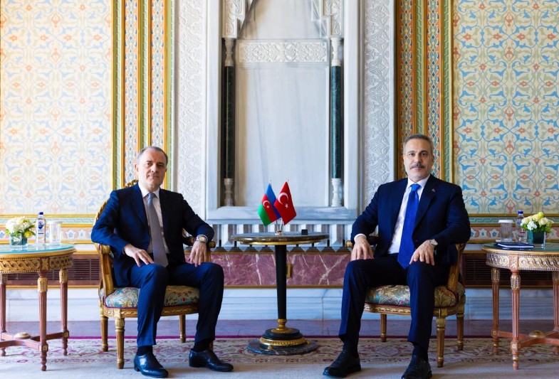 Ceyhun Bayramov İstanbulda Hakan Fidanla görüşüb