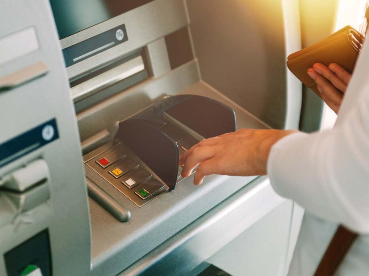 Pensiya və maaşı istənilən bankdan almaq mümkün ol