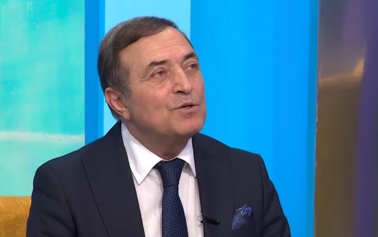"Mənimlə bir dəfə şəkil çəkdirib, deyir ki, ustadı