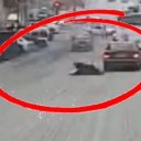 Azərbaycanda qadın boşanmaq istəyən ərini avtomobillə vurdu