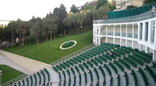 İki teatr Mədəniyyət Nazirliyinin tabeliyinə verildi