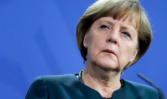 Merkel Rusiyaya qarşı sanksiyalardan danışdı