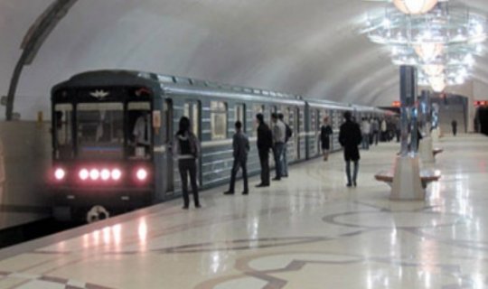 Metrodakı “sehrli səsin” sahibi məlum oldu