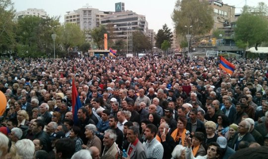 İrəvanda xalq ayağa qalxıb, Sarkisyanı istefaya çağırdı - FOTO