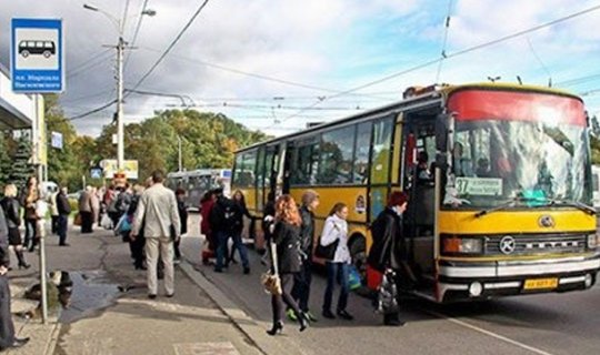 Hicablı qadını avtobusa buraxmadı, cərimələndi