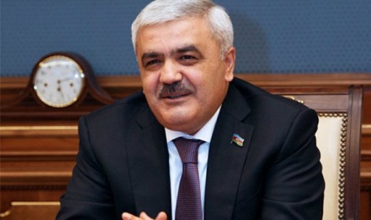 Rövnəq Abdullayev DESFA-nı müzakirə edir
