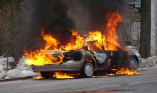 Bakıda “Volkswagen” yandı