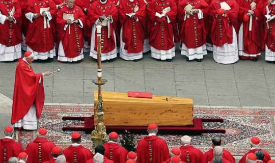 Roma Papalarının tabutu niyə Azərbaycan xalçasının üstünə qoyulur?