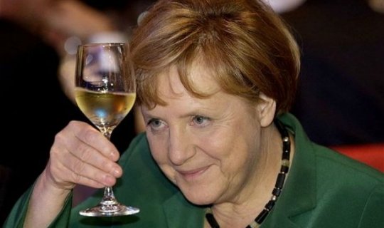 Merkeldən türklərə böyük jest