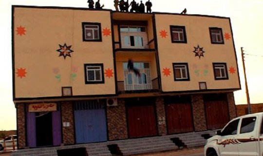 İŞİD homoseksualı binadan aşağı atdı