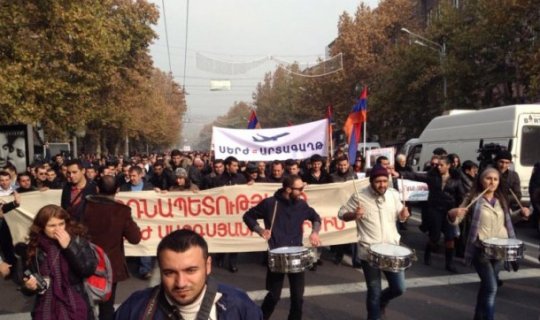 Ermənistanda Sarkisyana qarşı etiraz böyüyür