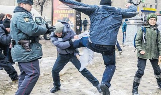Rusiyada azərbaycanlılar polisi döyüblər