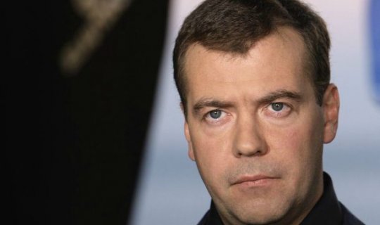 Medvedevin istefası tələb olundu