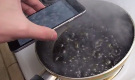 iPhone-ni Coca-colanın içində qaynatsaq nə olar?