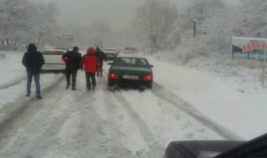 İsmayıllı-Şamaxı yolu buz bağladı