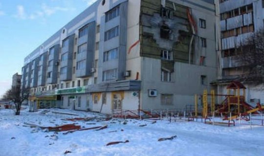 Donetskdə mərmi tramvay dayanacağına düşdü