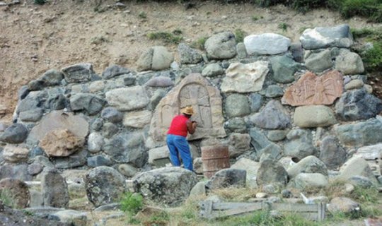 Ermənilər Azərbaycana məxsus qədim tikililər üzərində özlərinə “tarix” yaradırlar